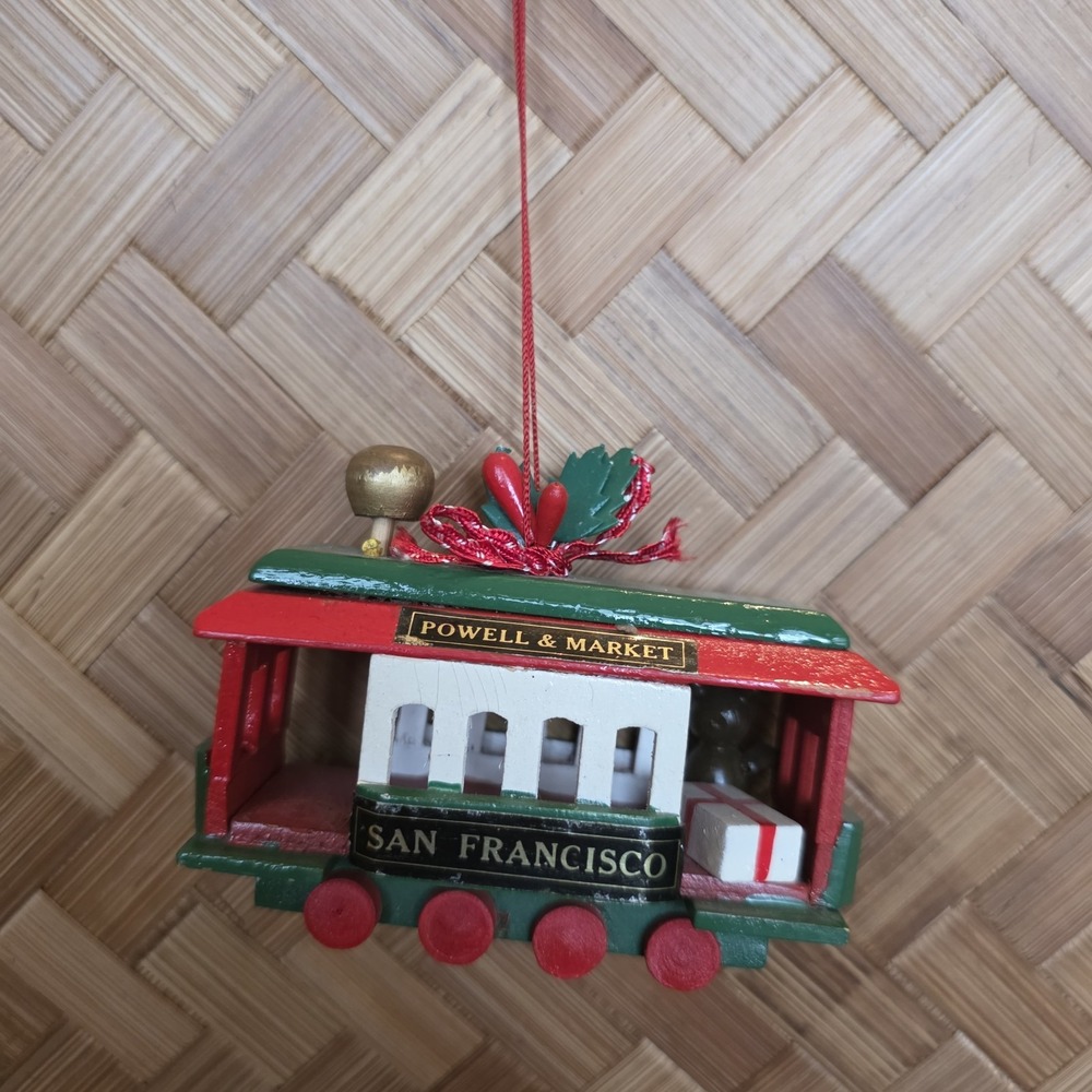 Silverstone Powell & Market San Francisco Christmas Ornament Wood Trolley‎ 3.5"